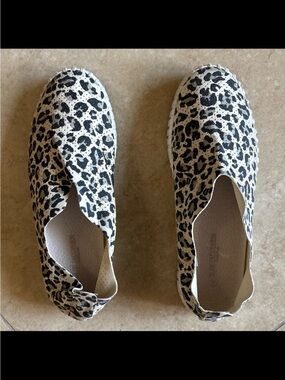 Women’s Ilse Jacobsen Slip-Ons in Black and White Leopard Print